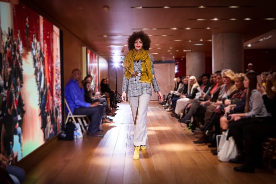 Paris: Fashion Show at Galeries Lafayette Haussmann - Seating, timing, and the best way to watch