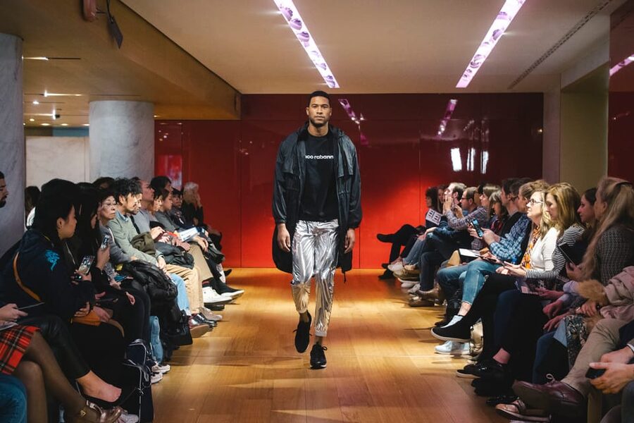 Paris: Fashion Show at Galeries Lafayette Haussmann - Choosing the right season and show time