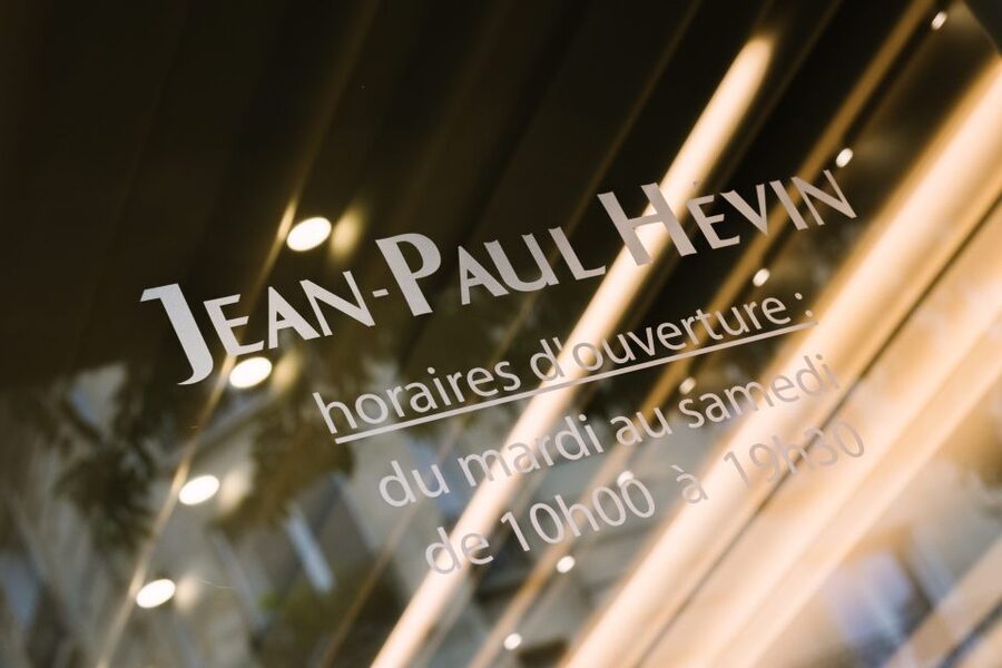 Paris: Food and Wine Tasting Walking Tour in Le Marais - A classic French bistro lunch at Les Philosophes