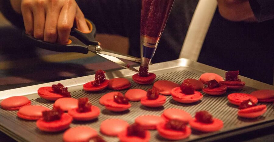 Paris: French Macarons Baking Class with a Parisian Chef - Choosing between five macaron flavors