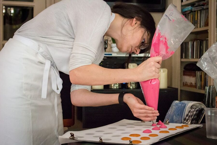Paris: French Macarons Baking Class with a Parisian Chef - A small group with room to participate