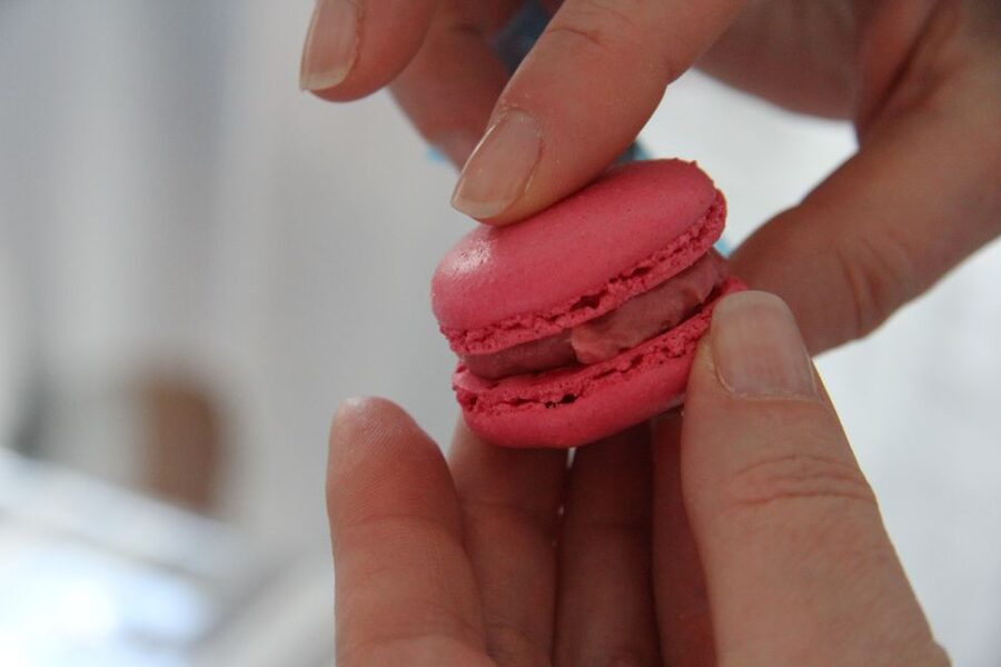 Paris: French Macarons Baking Class with a Parisian Chef - What makes the apartment setting useful