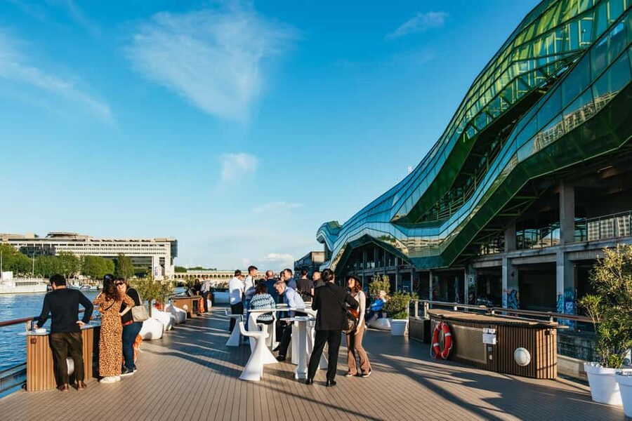 Paris: Gourmet Dinner Cruise on Seine River with Live Music - A dinner cruise with a party at the end