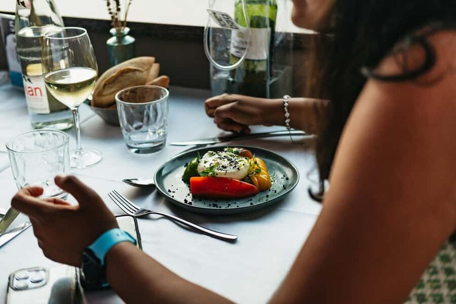 Paris: Gourmet Dinner Cruise on Seine River with Live Music - What the three-course meal is like