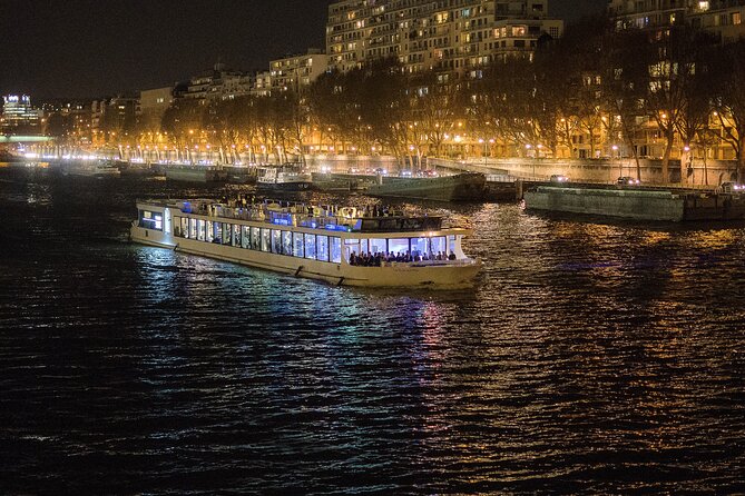 Paris Gourmet Dinner Seine River Cruise with Singer and DJ Set - The Eiffel Tower sparkle is the payoff