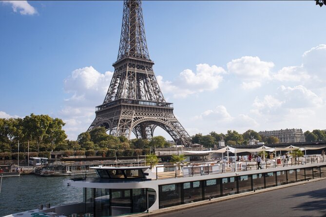 Paris Gourmet Dinner Seine River Cruise with Singer and DJ Set - Finding the dock and avoiding a missed departure
