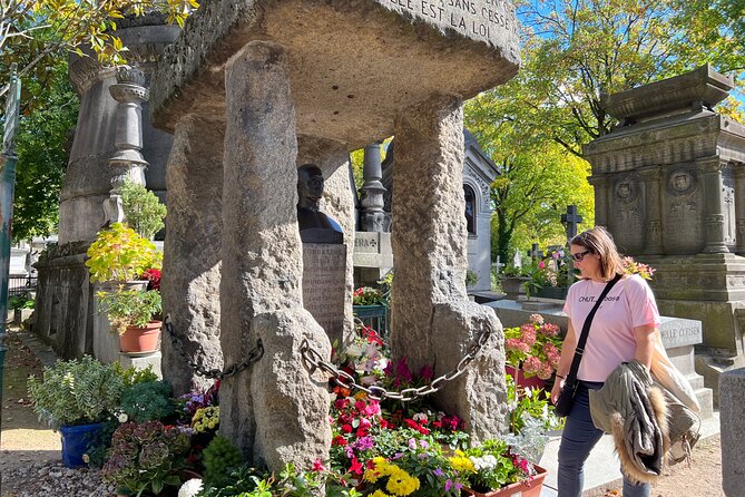 Paris: Haunted Père Lachaise Cemetery Guided Tour - Spirits, spiritualists, and the stories beneath the stones