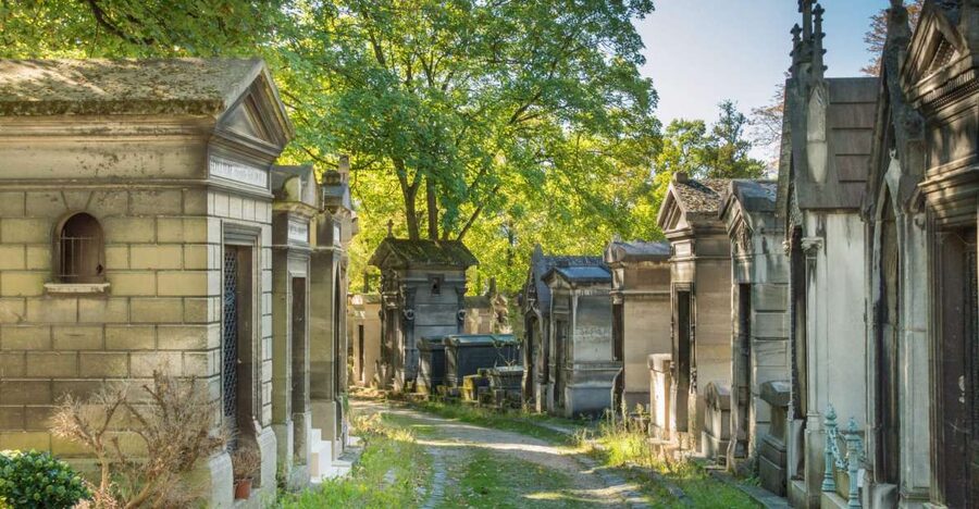 Paris: Haunted Père Lachaise Cemetery Guided Tour - Is two hours enough for Père-Lachaise?