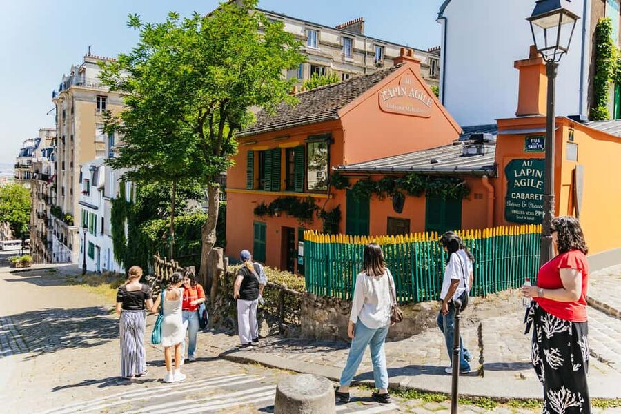 Paris: Hidden Gems of Montmartre with Local Guide - Saying Je t’aime at the Wall of Love