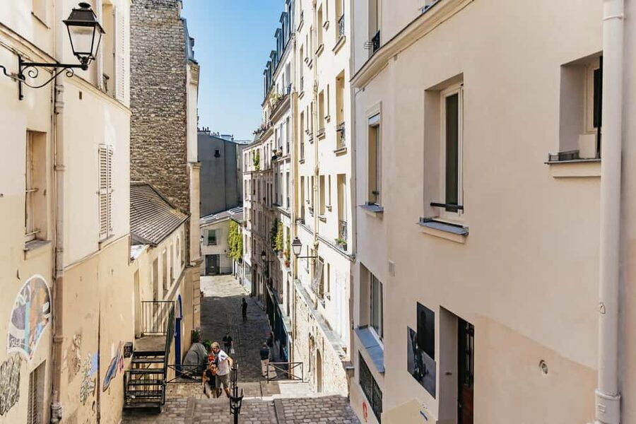 Paris: Hidden Gems of Montmartre with Local Guide - Dalida, fountains, and stories in the side streets