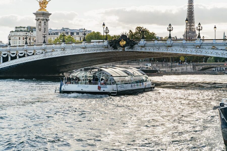 Paris: Hop-On Hop-Off Seine Cruise Pass with 9 Stops - Starting at the Eiffel Tower stop