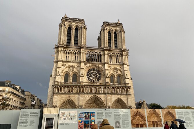 Paris: Île de la Cité and Notre-Dame Walking Tour With Crypt - Starting at Henri IV and Square du Vert-Galant