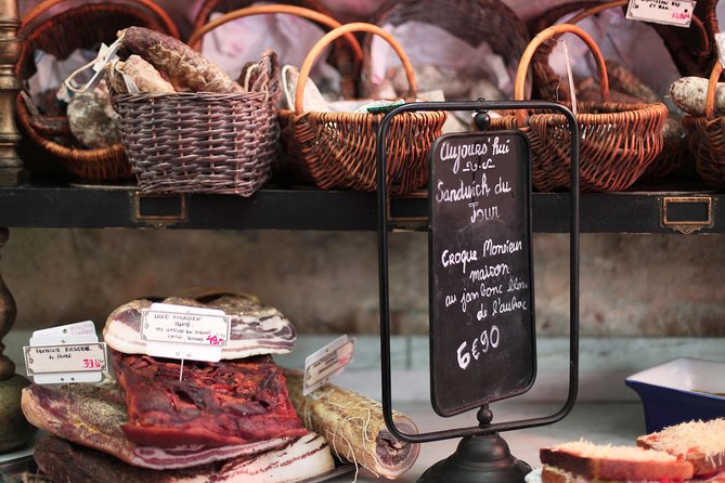 Paris Le Marais District Original Food and Wine Tasting Tour - Saint-Paul and Hôtel de Ville between the bites