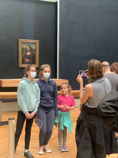 Paris Louvre: 2-Hour Private Tour for Groups or Families - Entering through a separate entrance