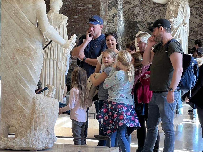 Paris Louvre: 2-Hour Private Tour for Groups or Families - Four to six works, chosen with purpose