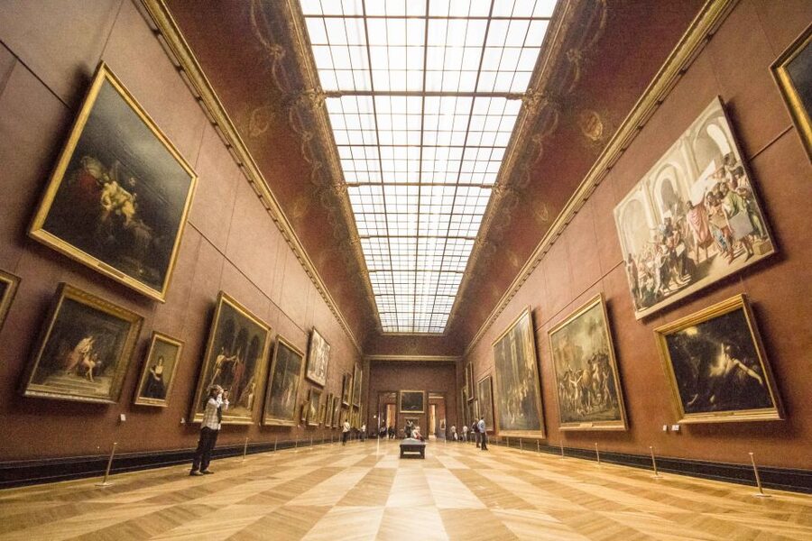 Paris Louvre: 2-Hour Private Tour for Groups or Families - Languages and group size