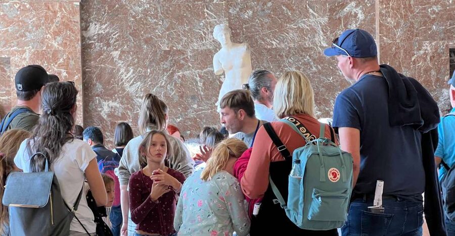 Paris Louvre: 2-Hour Private Tour for Groups or Families - The Mona Lisa comes first