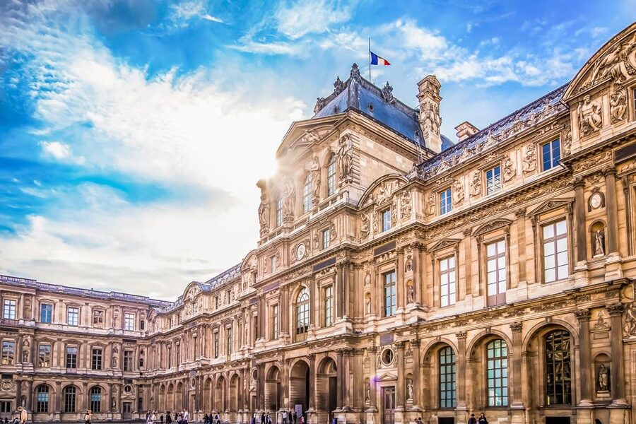 Paris: Louvre Guided Tour with Reserved Access & Boat Cruise - Key points to know