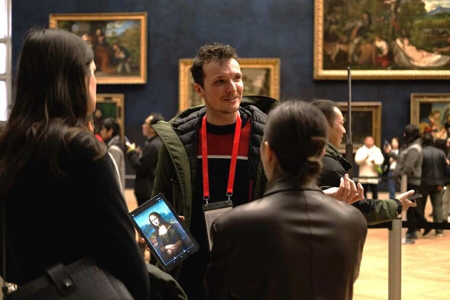 Paris: Louvre Masterpieces Tour with Pre-Reserved Tickets - Why a small Louvre tour helps