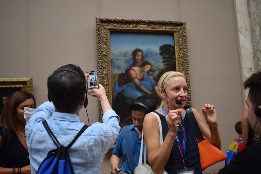Paris: Louvre Masterpieces Tour with Pre-Reserved Tickets - The Mona Lisa, famous and crowded