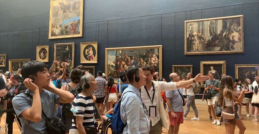 Paris: Louvre Masterpieces Tour with Pre-Reserved Tickets - Meeting at Café Le Nemours
