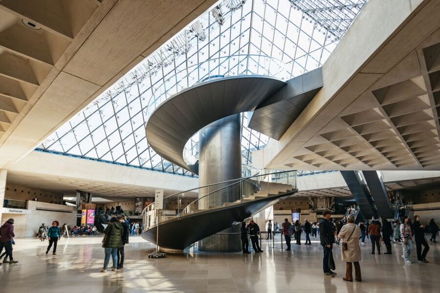 Paris: Louvre Museum Entry Ticket With Host and River Cruise - What this Louvre and Seine package really includes