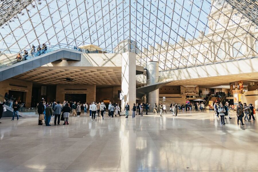 Paris: Louvre Museum Entry Ticket With Host and River Cruise - Timing the day without turning it into a march
