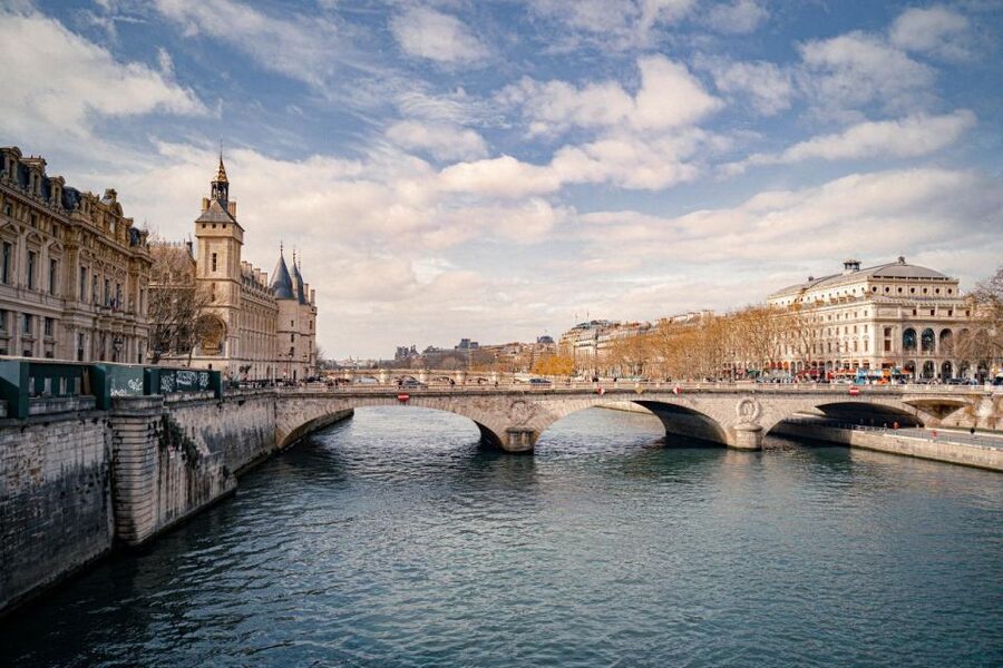 Paris: Louvre Museum Entry Ticket With Host and River Cruise - Practical restrictions to keep in mind