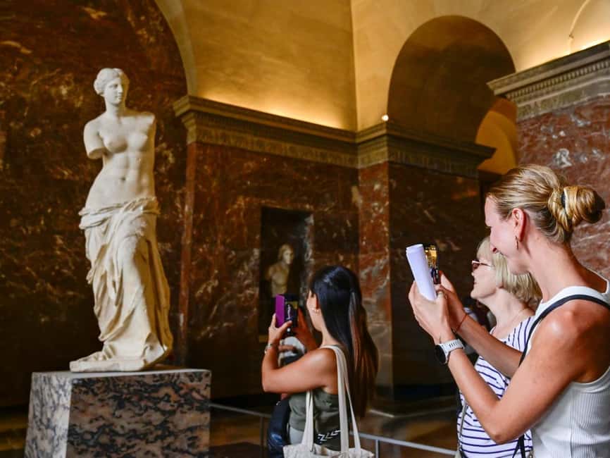 Paris: Louvre Museum Guided Tour with Skip-the-Ticket-Line - The Mona Lisa, fame, and a crowded room