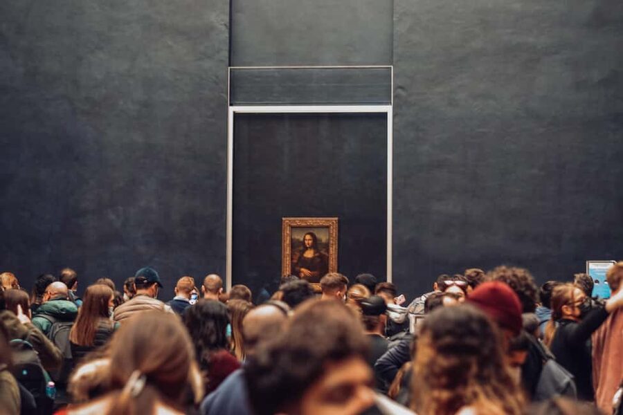 Paris: Louvre Museum Hosted Entry and Mona Lisa Audioguide - Finding the Mona Lisa without losing the day