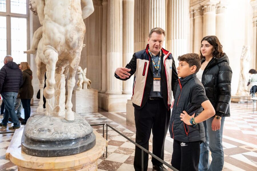 Paris: Louvre Private Family Tour for Kids + Reserved Entry - Key points for families
