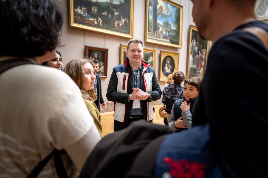 Paris: Louvre Private Family Tour for Kids + Reserved Entry - The guide makes or breaks the experience
