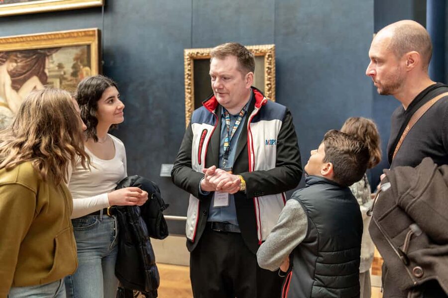 Paris: Louvre Private Family Tour for Kids + Reserved Entry - Timing, mobility, and practical limits