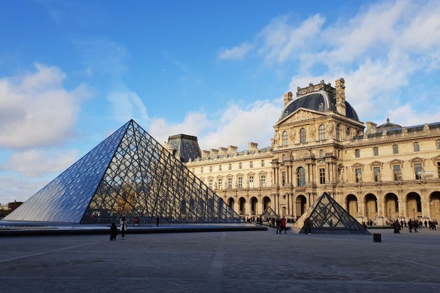Paris: Louvre Reserved Ticket and River Cruise Combo - Entering the Louvre with timed admission
