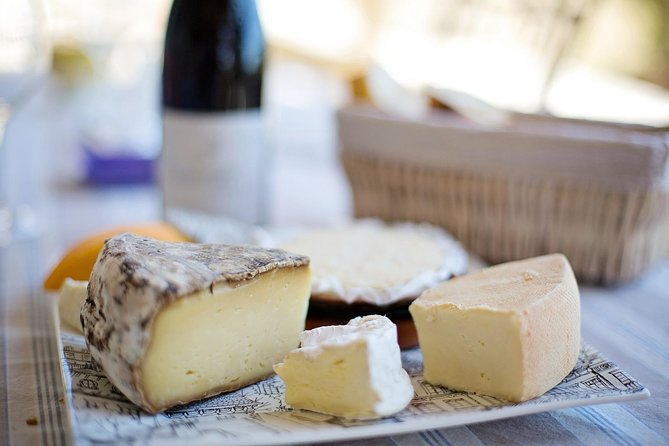 Paris Montmartre Food Tour - A Full French Meal by Do Eat Better - The final climb to Sacré-Cœur