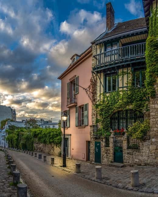 Paris: Montmartre Highlights Walking Tour with a Local Guide - Key points before you book
