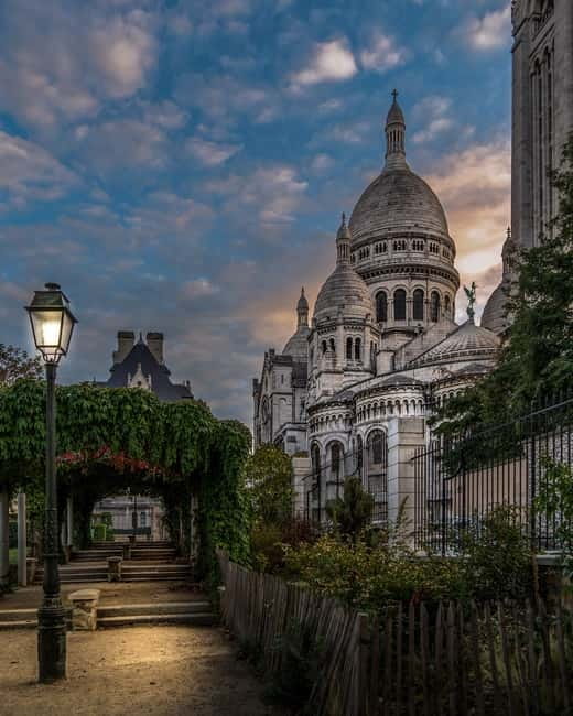Paris: Montmartre Highlights Walking Tour with a Local Guide - The Wall of Love and a softer side of Paris