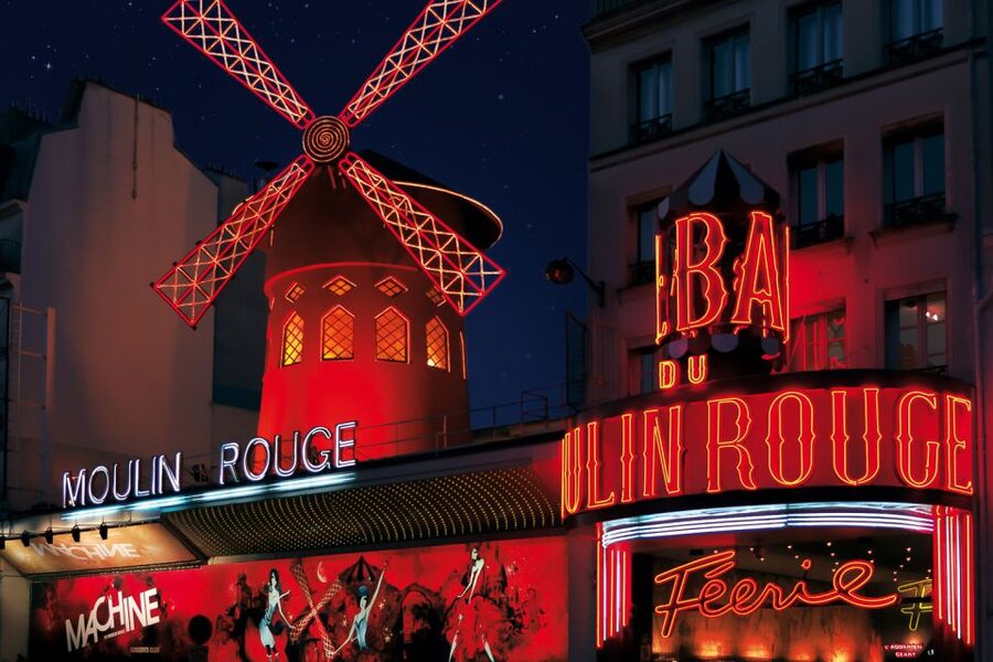 Paris: Moulin Rouge Cabaret Show Ticket with Champagne - Getting there and leaving late