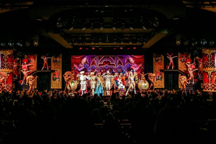 Paris: Moulin Rouge Cabaret Show Ticket with Champagne - The Champagne service and what is included