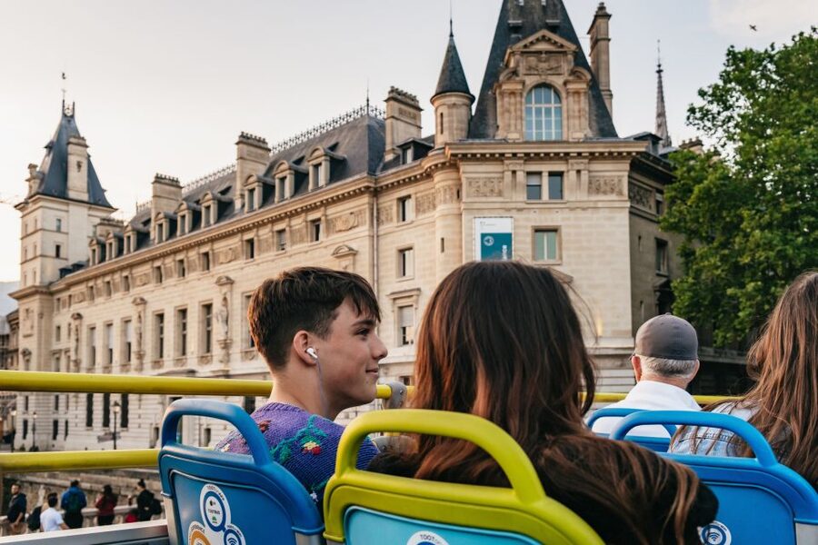 Paris: Night Bus Tour with Audioguide - Starting at the Louvre and Crossing the Center