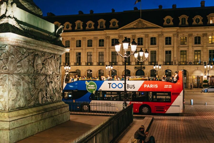 Paris: Night Bus Tour with Audioguide - Moulin Rouge and the Evening Entertainment District