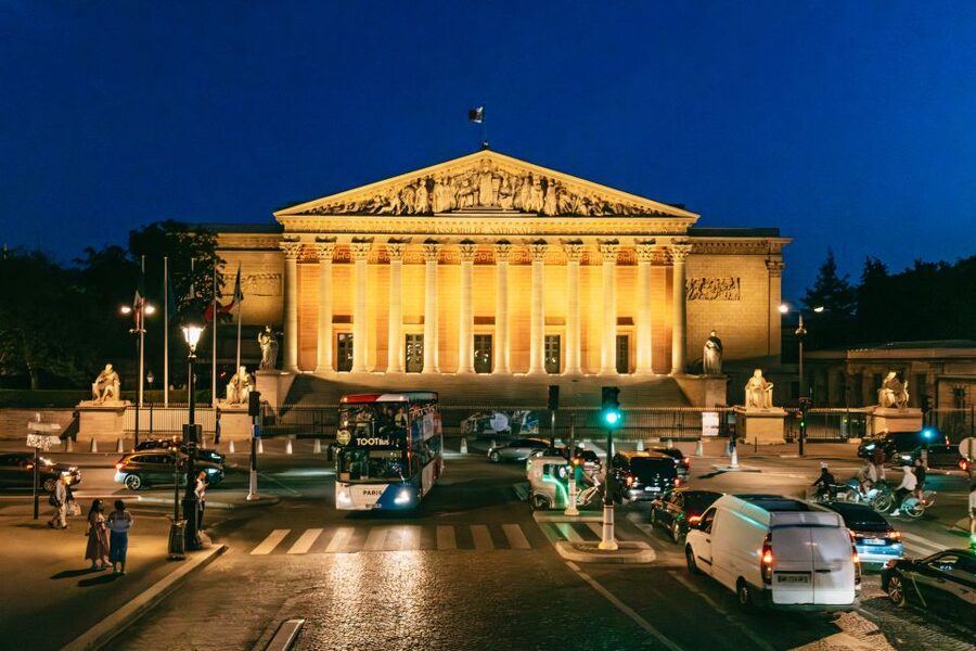 Paris: Night Bus Tour with Audioguide - Notre Dame and the River-Side City