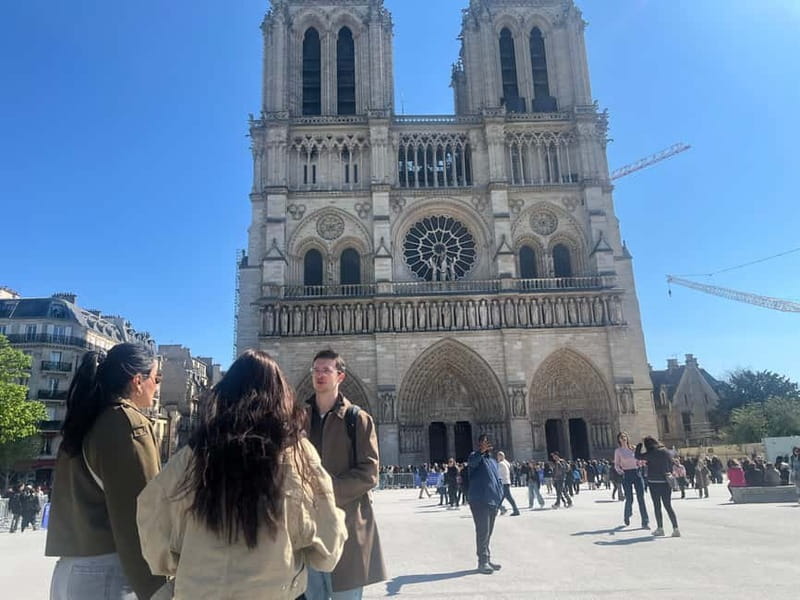 Paris: Notre-Dame Cathedral Exterior Tour & Free Entrance - Crossing Île de la Cité and the nearby streets