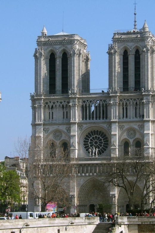 Paris: Notre Dame Outdoor Tour with Sainte-Chapelle / Crypt. - Reading Notre Dame from the river side