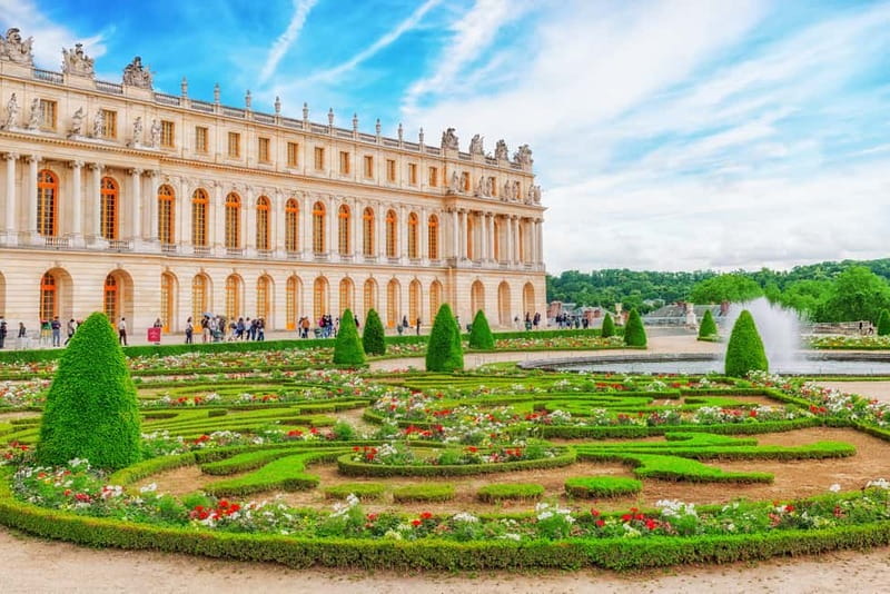 Paris: Palace of Versailles Guided Tour with Bus Transfers - Key points at a glance