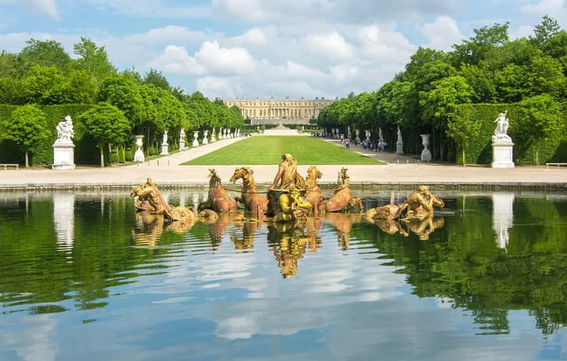 Paris: Palace of Versailles Guided Tour with Bus Transfers - What the $101 price really buys