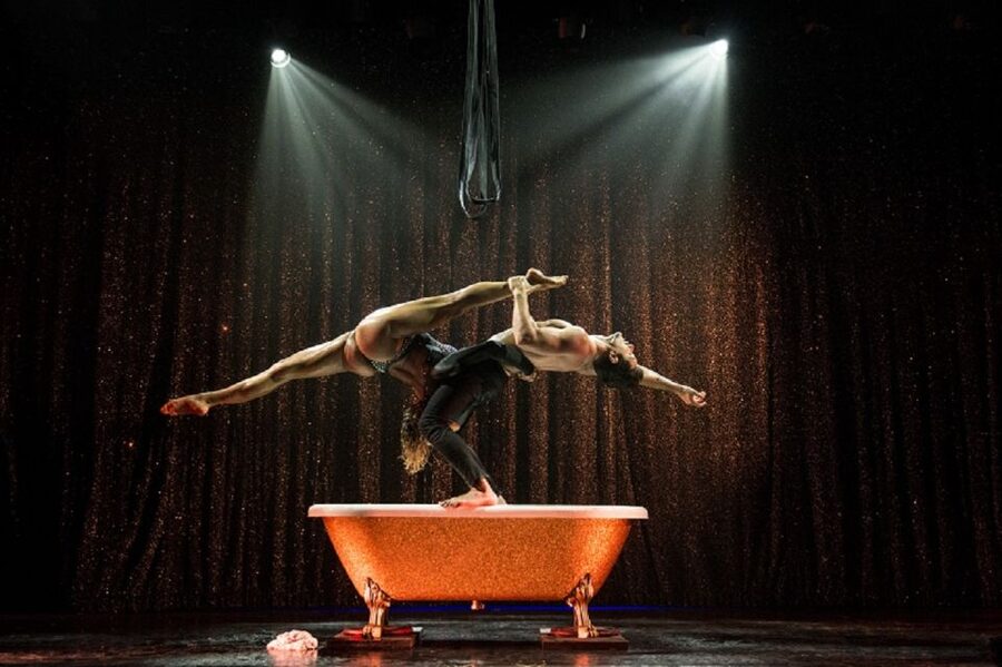 Paris: Paradis Latin Cabaret Show with Optional Champagne - Booking and arrival advice