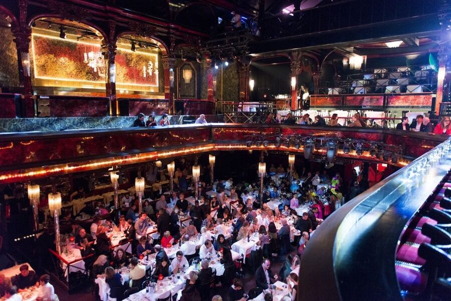 Paris: Paradis Latin Cabaret Show with Optional Champagne - What happens during L’Oiseau Paradis