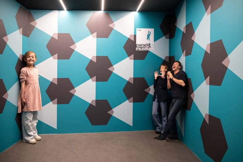Paris: Paradox Museum Entrance Tickets - Photo points that make the illusions work