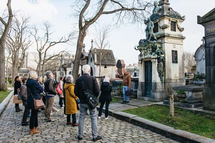 Paris: Pere Lachaise Cemetery Guided Tour - Who should book this three-hour walk?